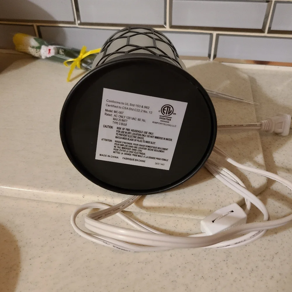 Elegant Black and White Candle Warmer For Sale